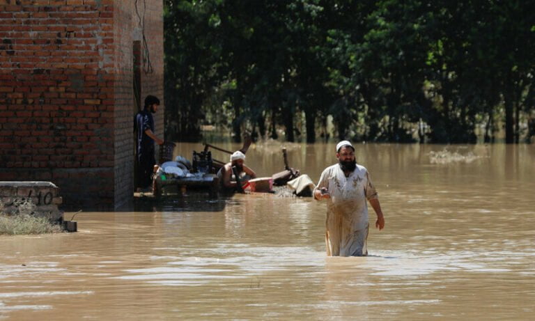 ملک بھر میں بارشیں، سیلابی ریلوں اور آسمانی بجلی گرنے سے 4 افراد جاں بحق - Pakistan
