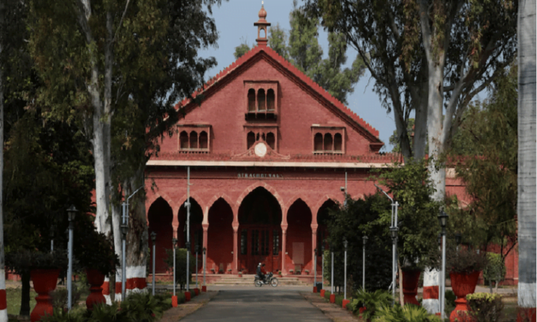 بھارت میں علی گڑھ مسلم یونیورسٹی اور جامعہ ملیہ اسلامی یونیورسٹی کا بجٹ کم کر دیا گیا - World