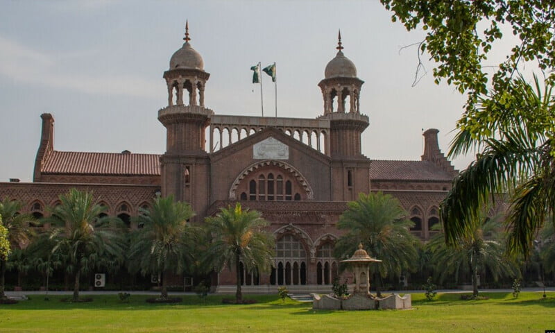 موٹروے پولیس اہلکاروں سے بدتمیزی کرنے والی 2 خواتین کی حفاظتی ضمانت منظور - Pakistan